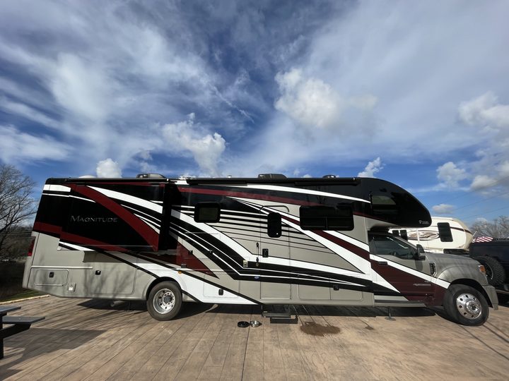 Exterior of the 2022 Thor Magnitude BT36